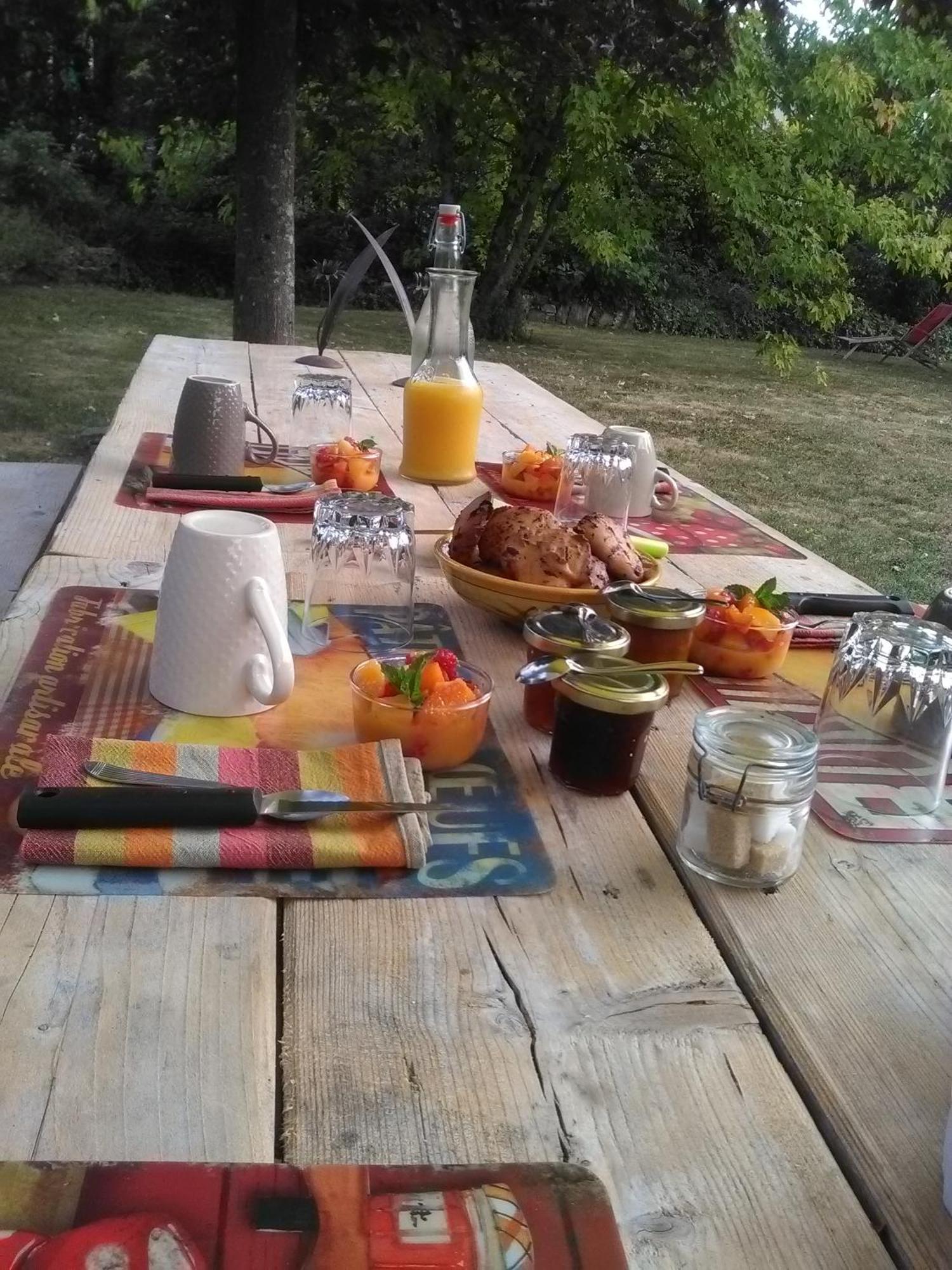Bed and Breakfast Sous Les Toits Dosches Exterior foto
